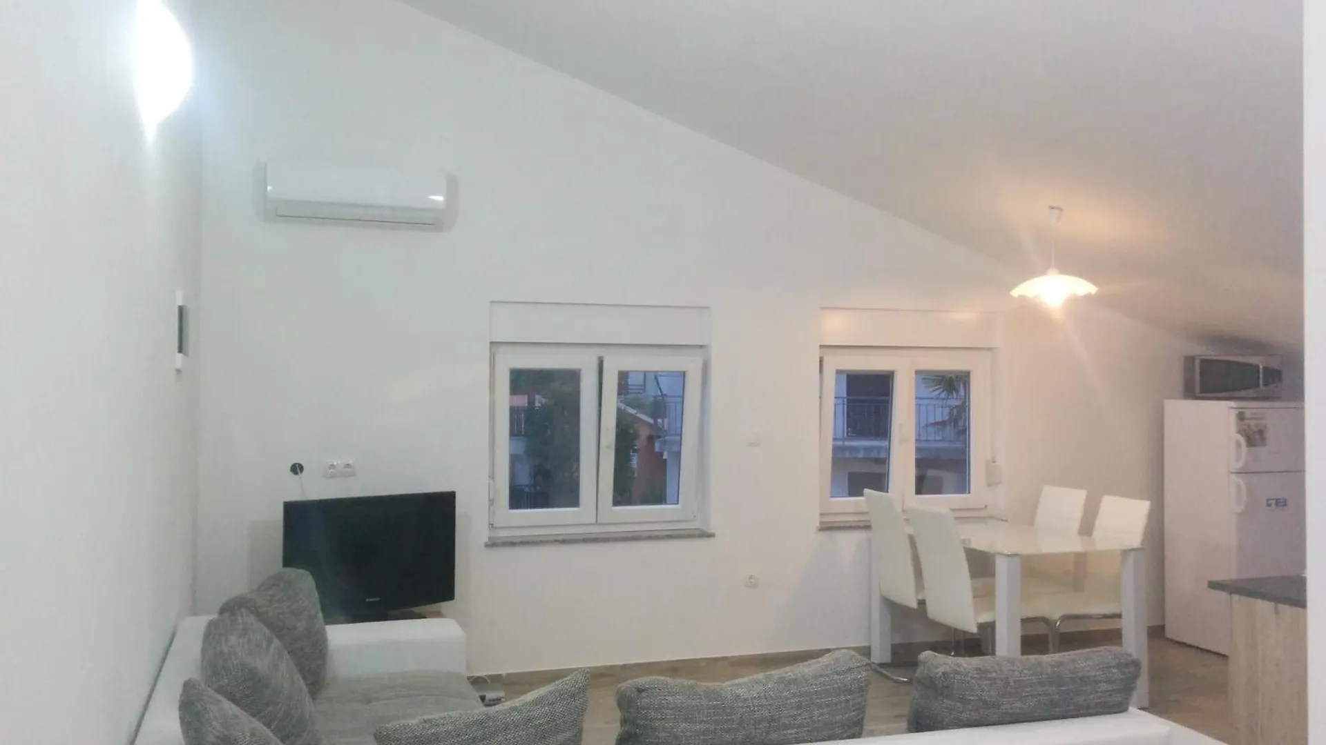 Family Friendly Apartments With A Swimming Pool Pula - 15306 크로아티아